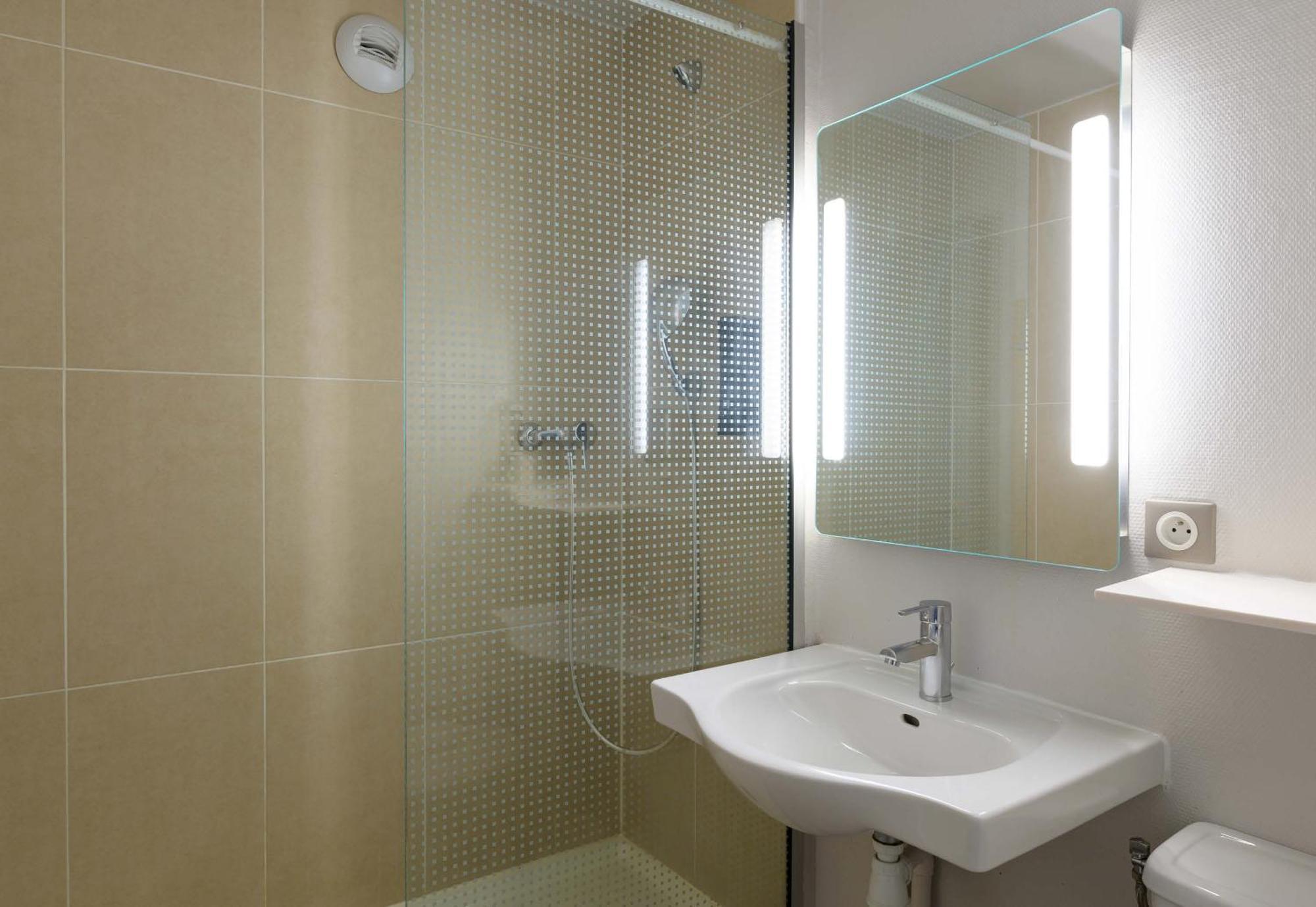 B&B Hotel Pontault Combault Екстер'єр фото