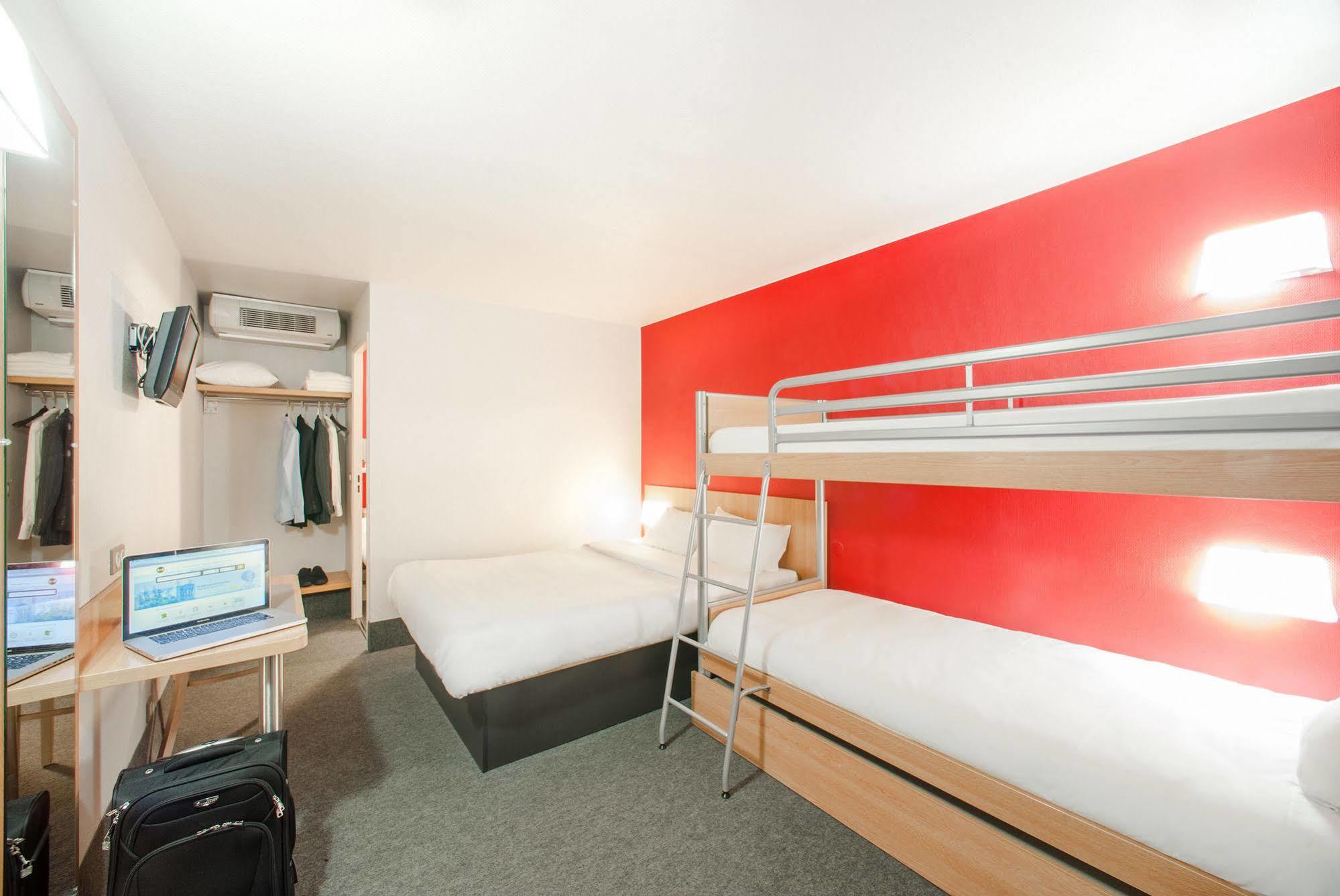B&B Hotel Pontault Combault Екстер'єр фото