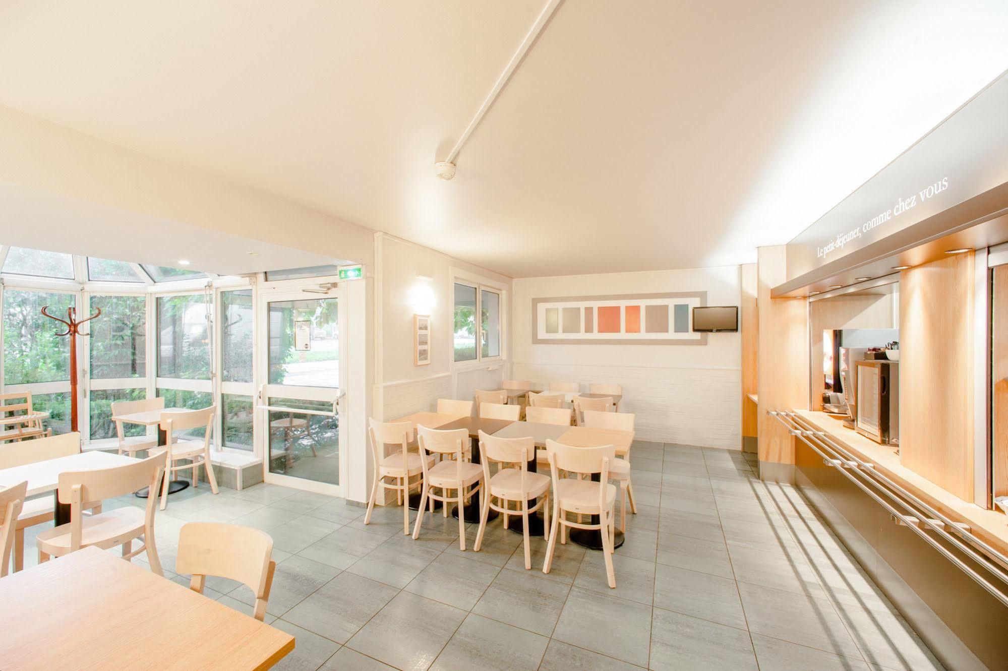 B&B Hotel Pontault Combault Екстер'єр фото