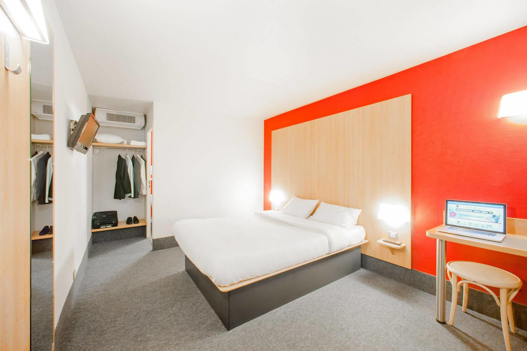 B&B Hotel Pontault Combault Екстер'єр фото